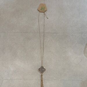 Chic Gold Clover Pendant Necklace